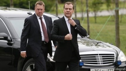 Медведев планирует уволить Онищенко
