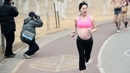 Беременная на 8-м месяце пробежала марафон (ФОТО)