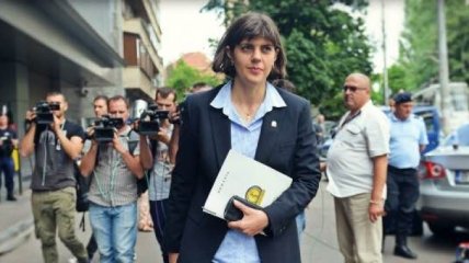 Экс-прокурора Румынии отправили под юридический надзор