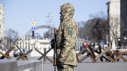 В столице Украины и Киевской области укрепляют оборону
