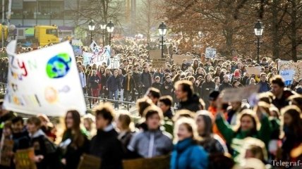 Тысячи школьников в Нидерландах протестовали вместо уроков