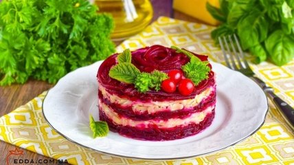 Салат получается очень вкусным и пикантным