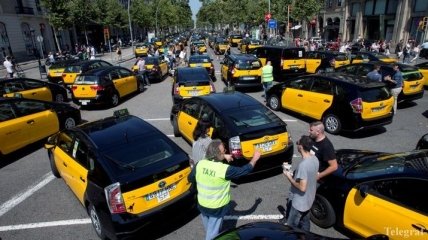 Забастовка таксистов в Барселоне: Водители заблокировали центр города 