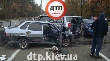 Появились жуткие фото и видео с места смертельного ДТП на Кольцевой в Киеве