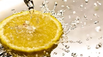 7 причин, почему день нужно начать со стакана воды с лимоном