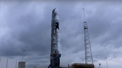 Старт ракеты Falcon 9 с кораблем Dragon отложили из-за погодных условий 