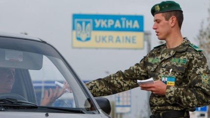 Яценюк поздравил пограничников с профессиональным праздником