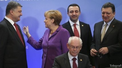 Порошенко обсудил с Меркель и Олландом ситуацию на Востоке Украины