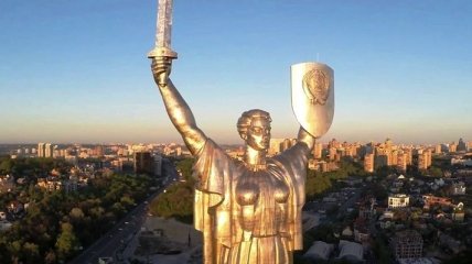 Вятрович: демонтажу герба СССР на монументе "Родина-мать" ничто не помешает