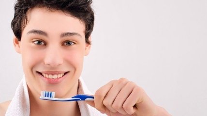 Медики утверждают, что чистить зубы после еды вредно 