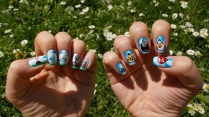 Девушка рисует на ногтях Симпсонов и Angry Birds (ФОТО)