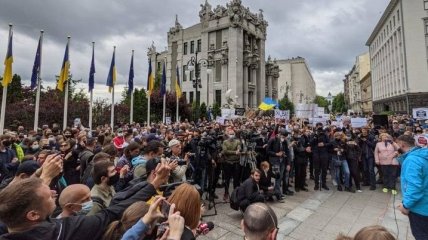 "Чортіться звідси" и прочий креатив: как в Украине прошли новые протесты сторонников Стерненко