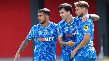 "Динамовцы" праздную гол