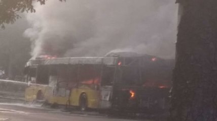 В Киеве на ходу загорелся автобус 