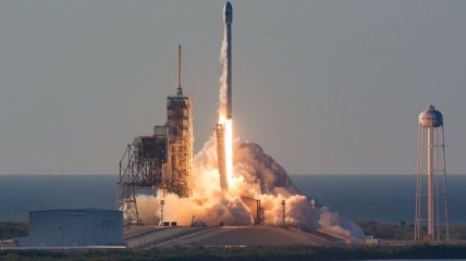 SpaceX запустила уже побывавших в космосе ракету Falcon 9 и космический грузовик Dragon 