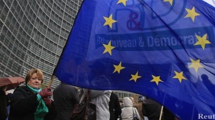 Доверие к Евросоюзу упало на очень низкий уровень 