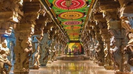 Невероятно красивые и волшебные скульптуры индийского храма (Фото)