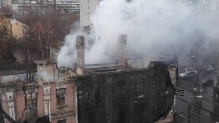 В Киеве опять горит памятник архитектуры