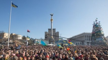 Сегодня в Киеве на Народном Вече говорят о Крыме и о Майдане