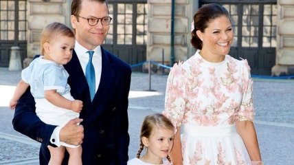 Принцеса Швеції показала нові фото зі свого розкішного весілля