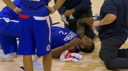 Локтем в челюсть: баскетболист НБА жестко вырубил одноклубника (видео)