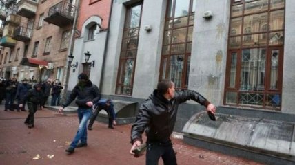 У Порошенко дали оценку нападению на "Россотрудничество" в Киеве