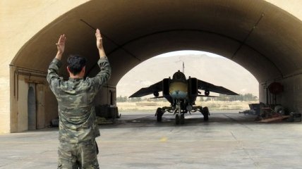 СМИ: Войска Асада восстанавливают авиабазу Шайрат