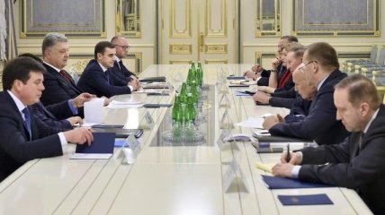 Порошенко провел встречу с представителями Украины в ТКГ