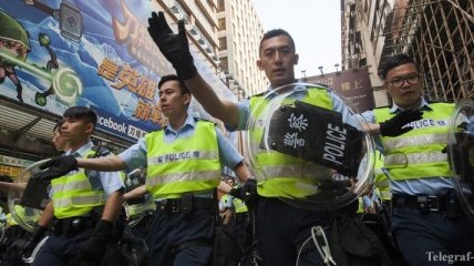 Полиция разобрала баррикады протестующих в Гонконге