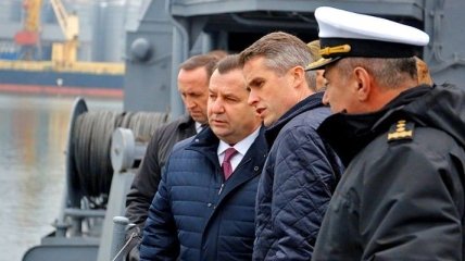 Министр обороны анонсировал множество проходов через Керченский пролив
