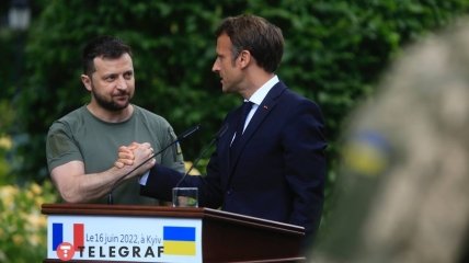 Макрон недавно был с официальным визитом в Украине