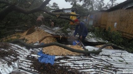 Количество жертв тайфуна на Филиппинах достигло 100 человек
