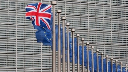Еврокомиссия не комментирует задержку уведомления Британии по Brexit