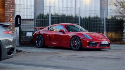 Porsche Cayman GT замечен без камуфляжа