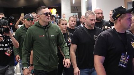 Усик - Гассиев: бойцы показали одинаковый вес (Видео)