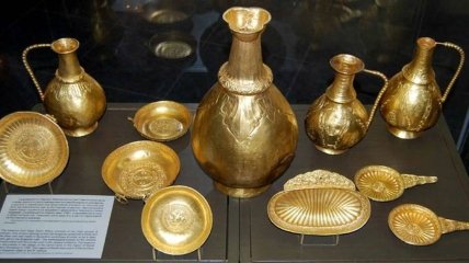 Коштовності з Перещепинського скарбу до "Золотої комори" Ермітажу