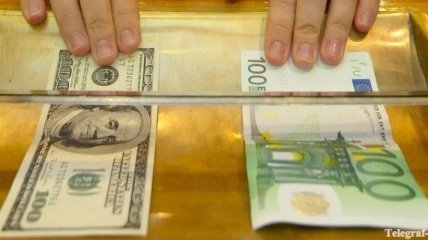 Украинцы продают валюту в 7 раз больше, чем покупают