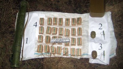 Полицейские в Донецкой области обнаружили тайник с боеприпасами 