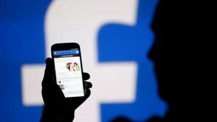 Facebook планирует бороться с публикацией обнаженных фото
