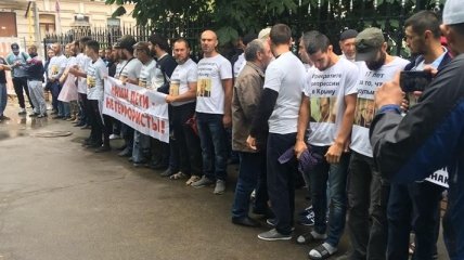 В Москве возле Верховного суда РФ проходит акция в поддержку крымских татар
