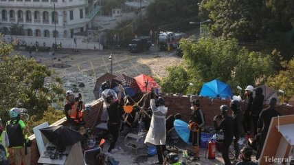 Готовятся к осаде: протестующие Гонконга вооружаются луками и строят катапульты 