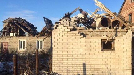 Боевики на Донбассе обстреляли ночью Водяное, повреждены дома