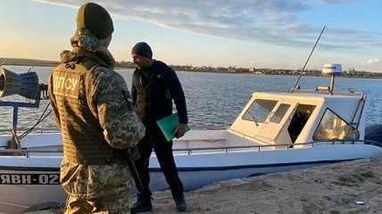 Рыбаки в Черном море пытались скрыться от пограничников (Видео)