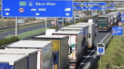 На границе Венгрии и Австрии образовалась 25-километровая пробка