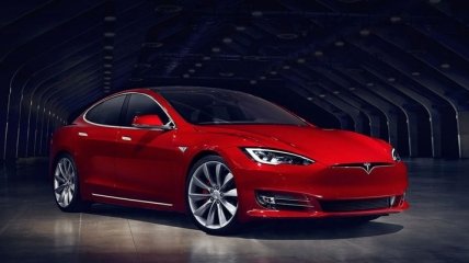 Tesla Model S получит промежуточную версию