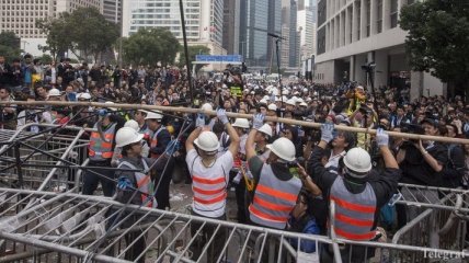 В Гонконге началась ликвидация лагеря демонстрантов
