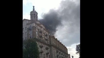 В Киеве на Крещатике произошел сильный пожар (видео)