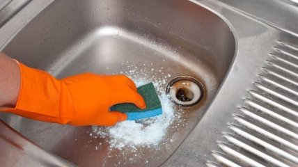 Як почистити раковину від бруду та нальоту