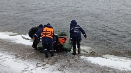 На водохранилище под Кропивницким спасли мужчину, дрейфовавшего на льдине: второму рыбаку повезло меньше