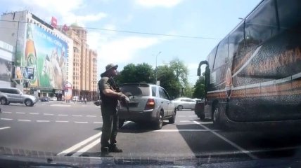 СМИ: Террористы напали на автобус "Шахтера" в Донецке